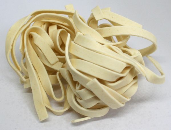 Pâtes tagliatelles blanches BIO*. 5,90€/kg