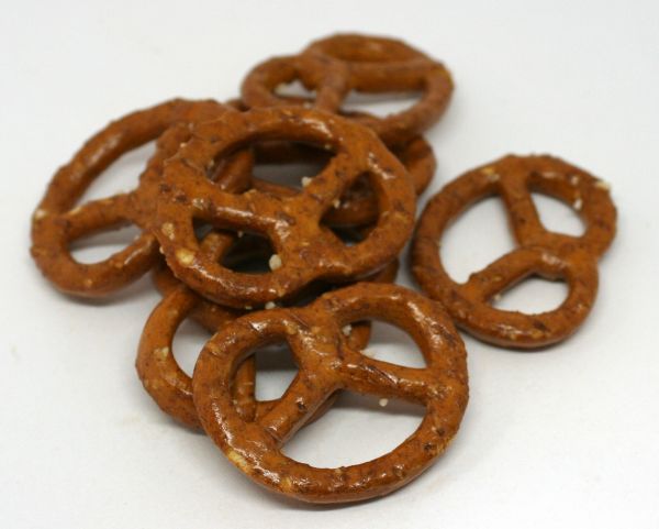 Bretzels épeautre BIO*. 14,90€/kg