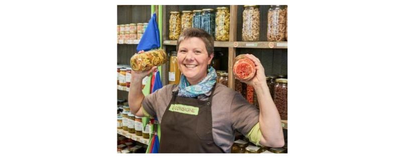 moi très fière dans mon épicerie durable